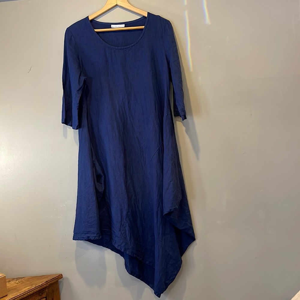 Bryn Walker, XS, flax linen,asym hem, scoop neck, 3/4 sleeve, navy blue, EUC